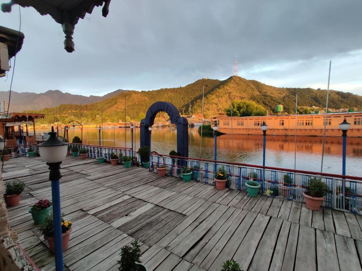 Aziz Palace Group Of Houseboats Srīnagar エクステリア 写真