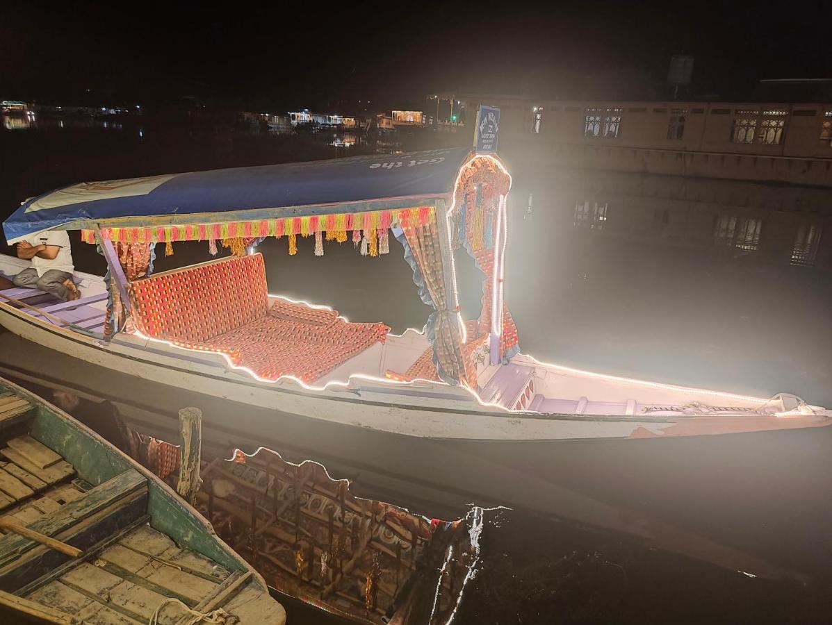 Aziz Palace Group Of Houseboats Srīnagar エクステリア 写真