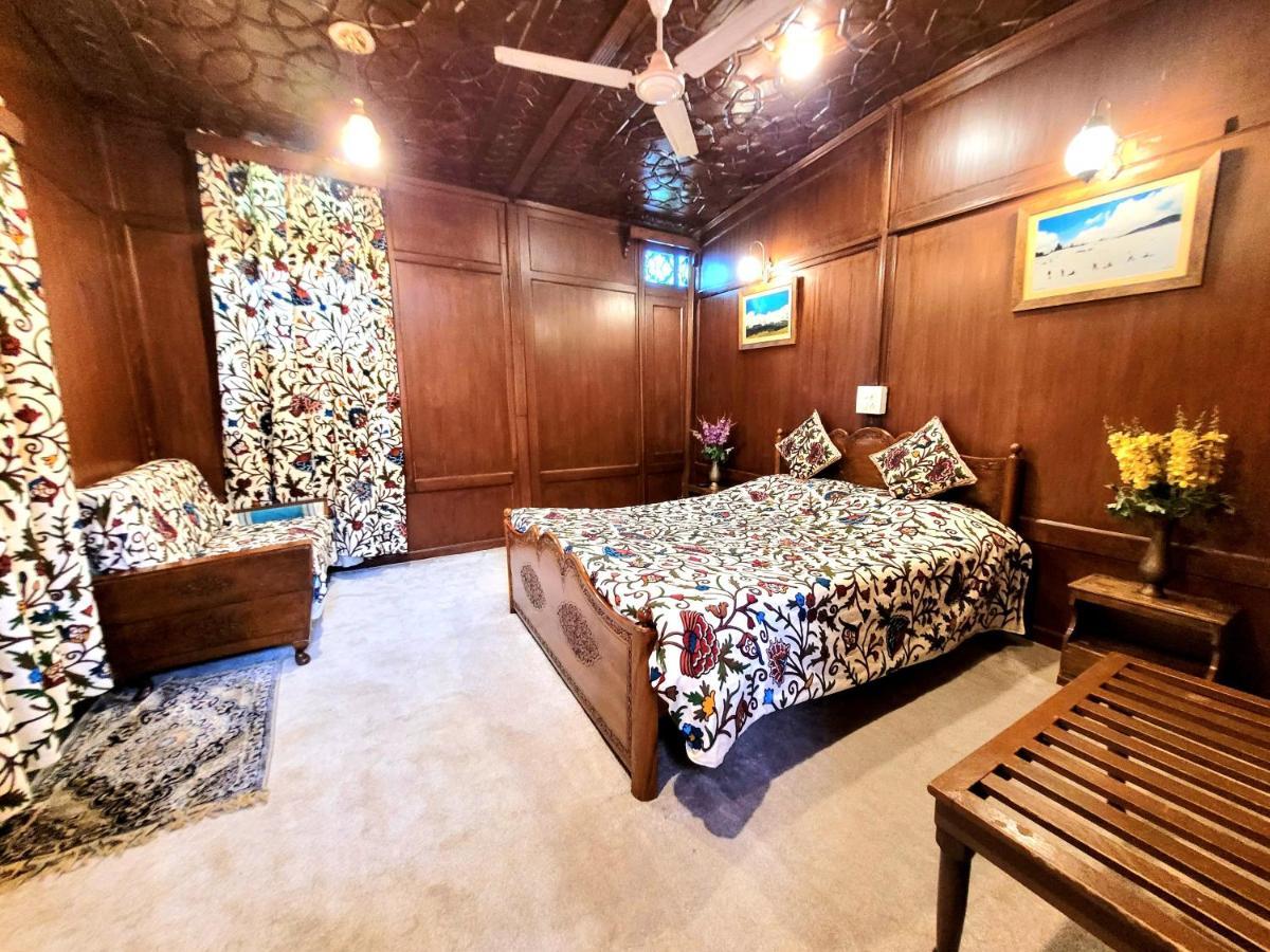 Aziz Palace Group Of Houseboats Srīnagar エクステリア 写真