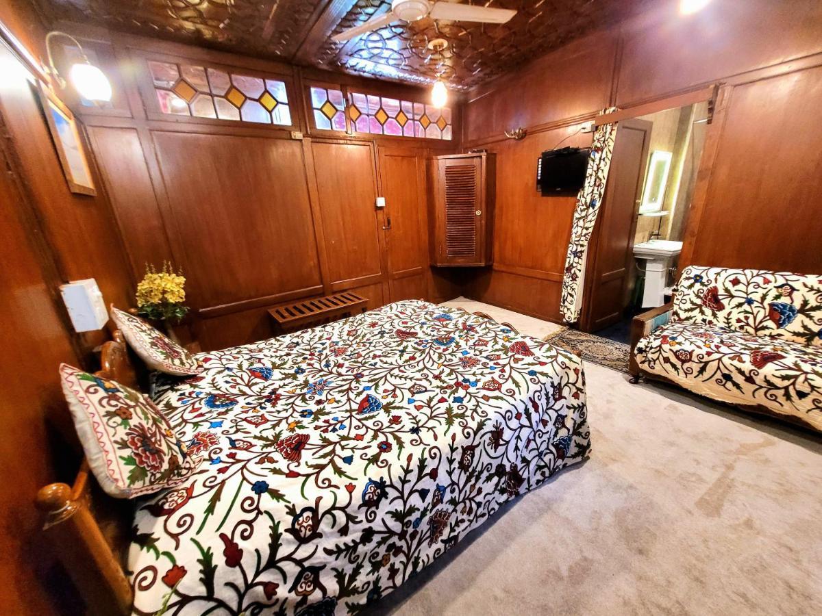 Aziz Palace Group Of Houseboats Srīnagar エクステリア 写真