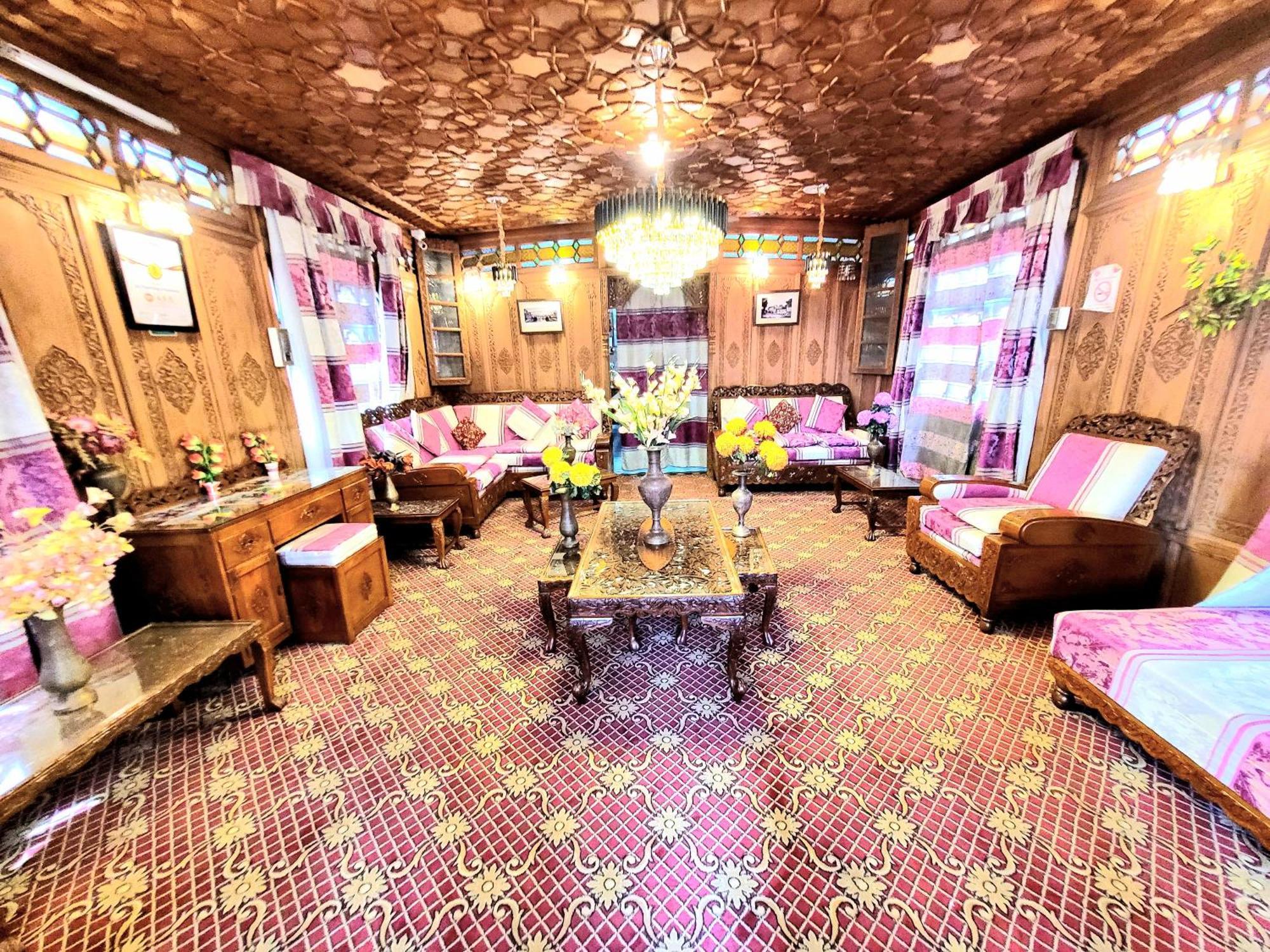 Aziz Palace Group Of Houseboats Srīnagar エクステリア 写真