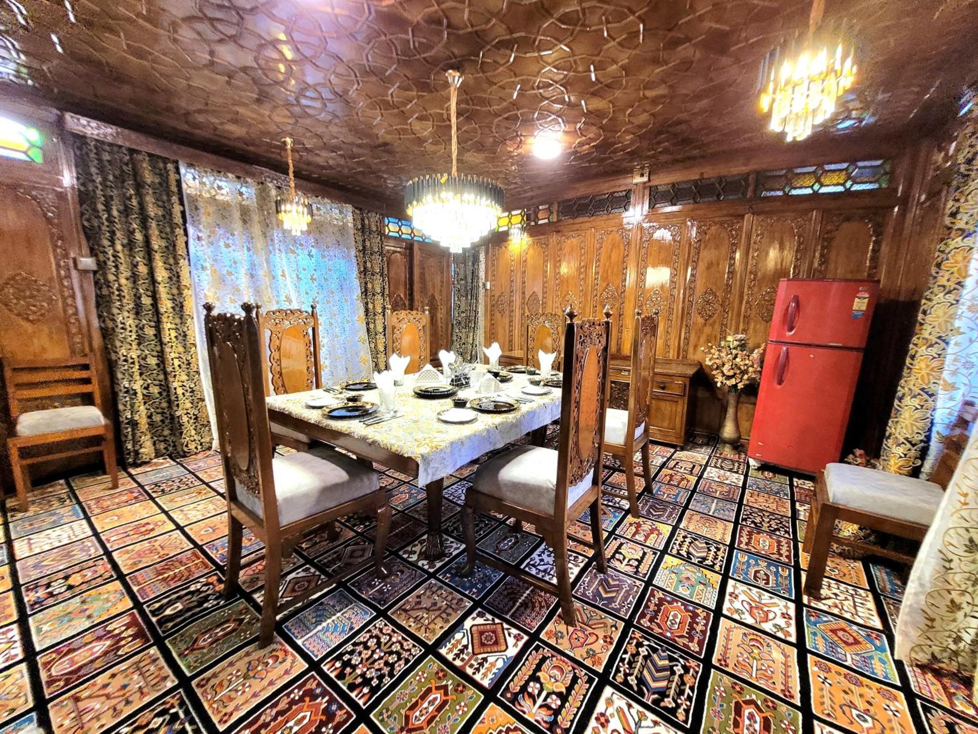 Aziz Palace Group Of Houseboats Srīnagar エクステリア 写真
