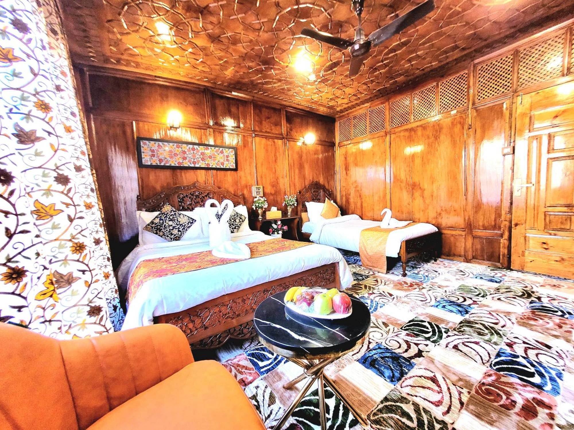 Aziz Palace Group Of Houseboats Srīnagar エクステリア 写真