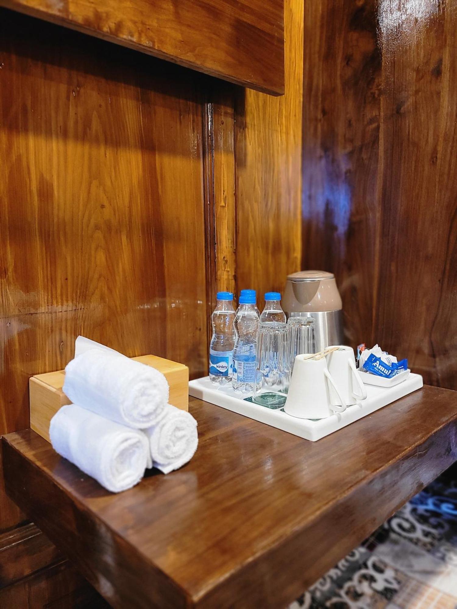 Aziz Palace Group Of Houseboats Srīnagar エクステリア 写真