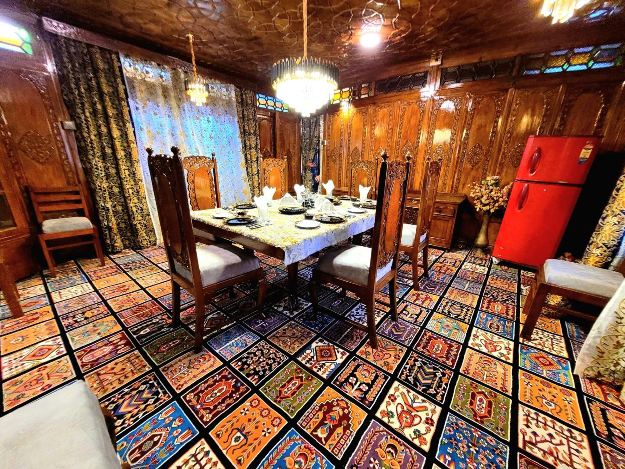 Aziz Palace Group Of Houseboats Srīnagar エクステリア 写真
