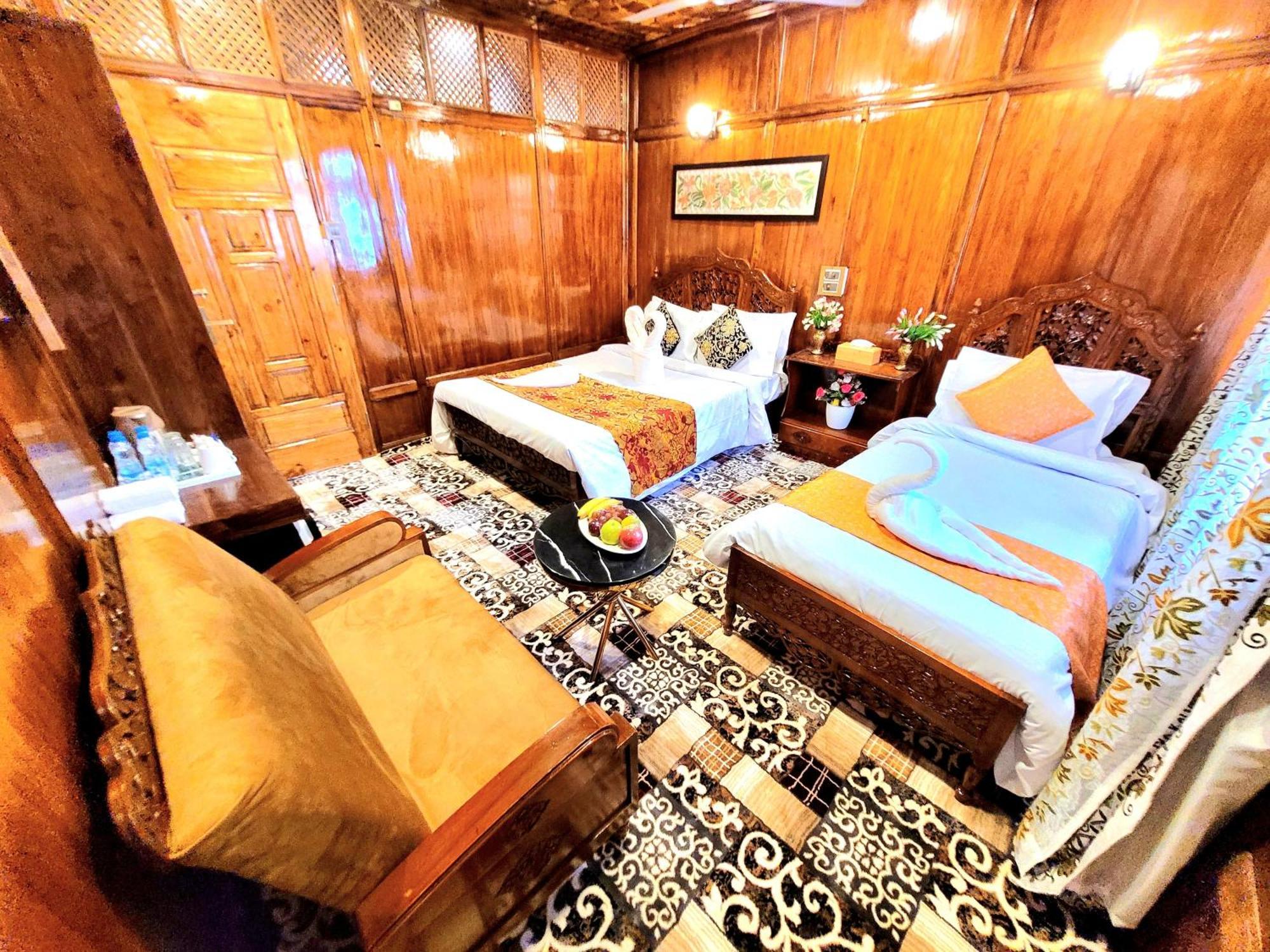 Aziz Palace Group Of Houseboats Srīnagar エクステリア 写真