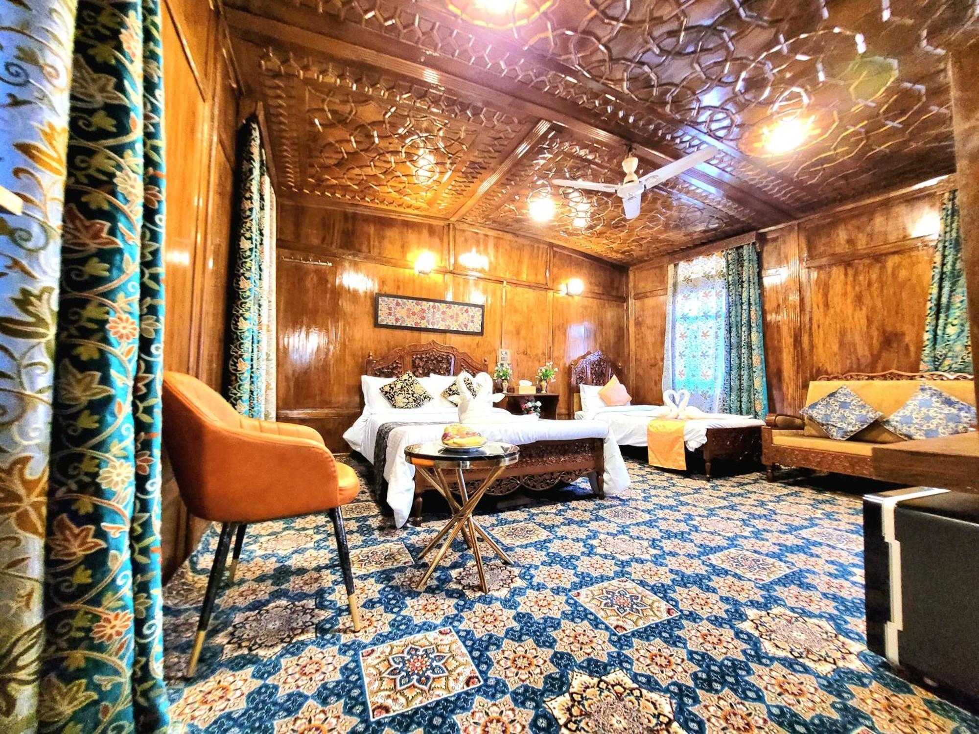 Aziz Palace Group Of Houseboats Srīnagar エクステリア 写真