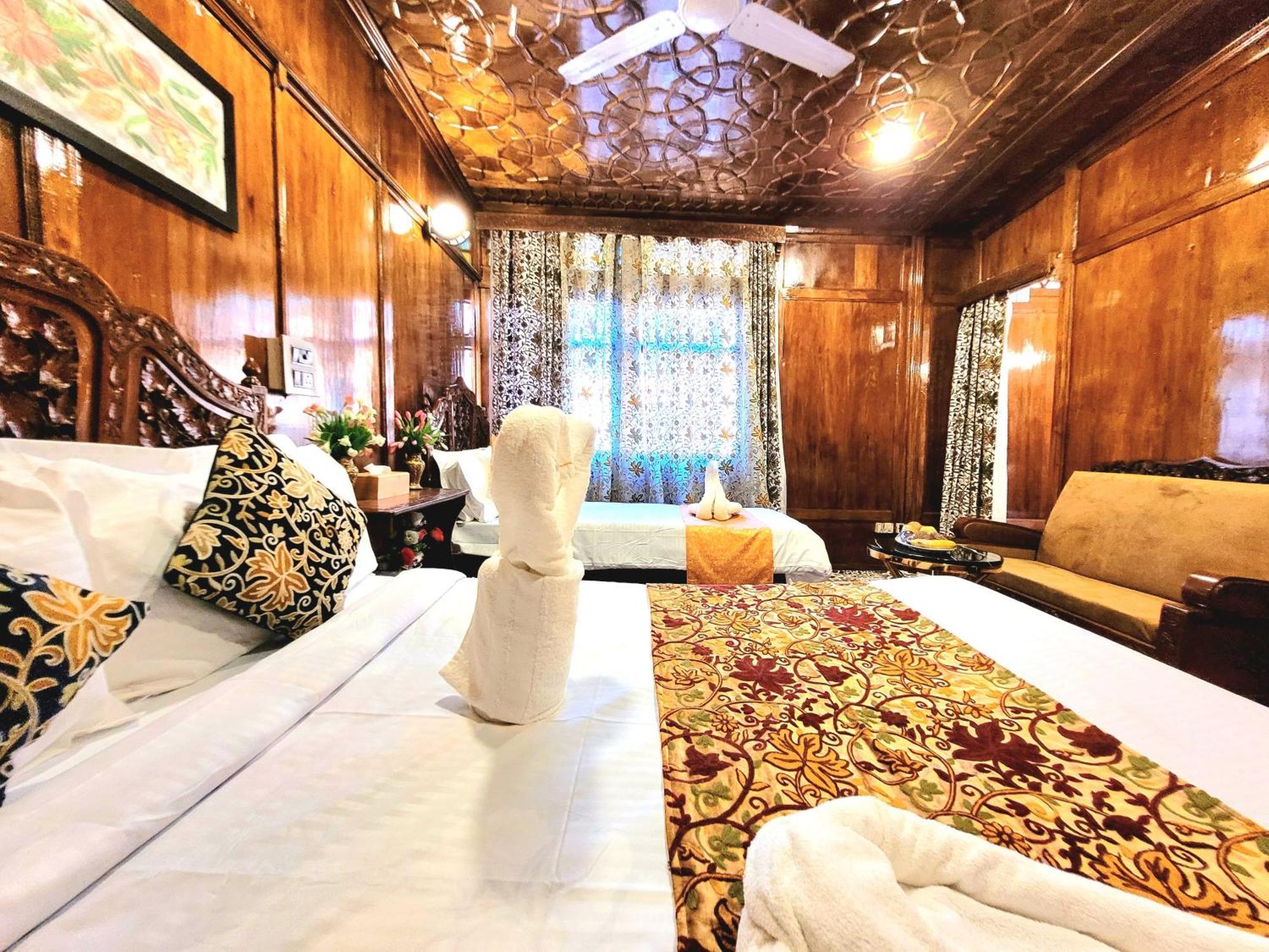 Aziz Palace Group Of Houseboats Srīnagar エクステリア 写真