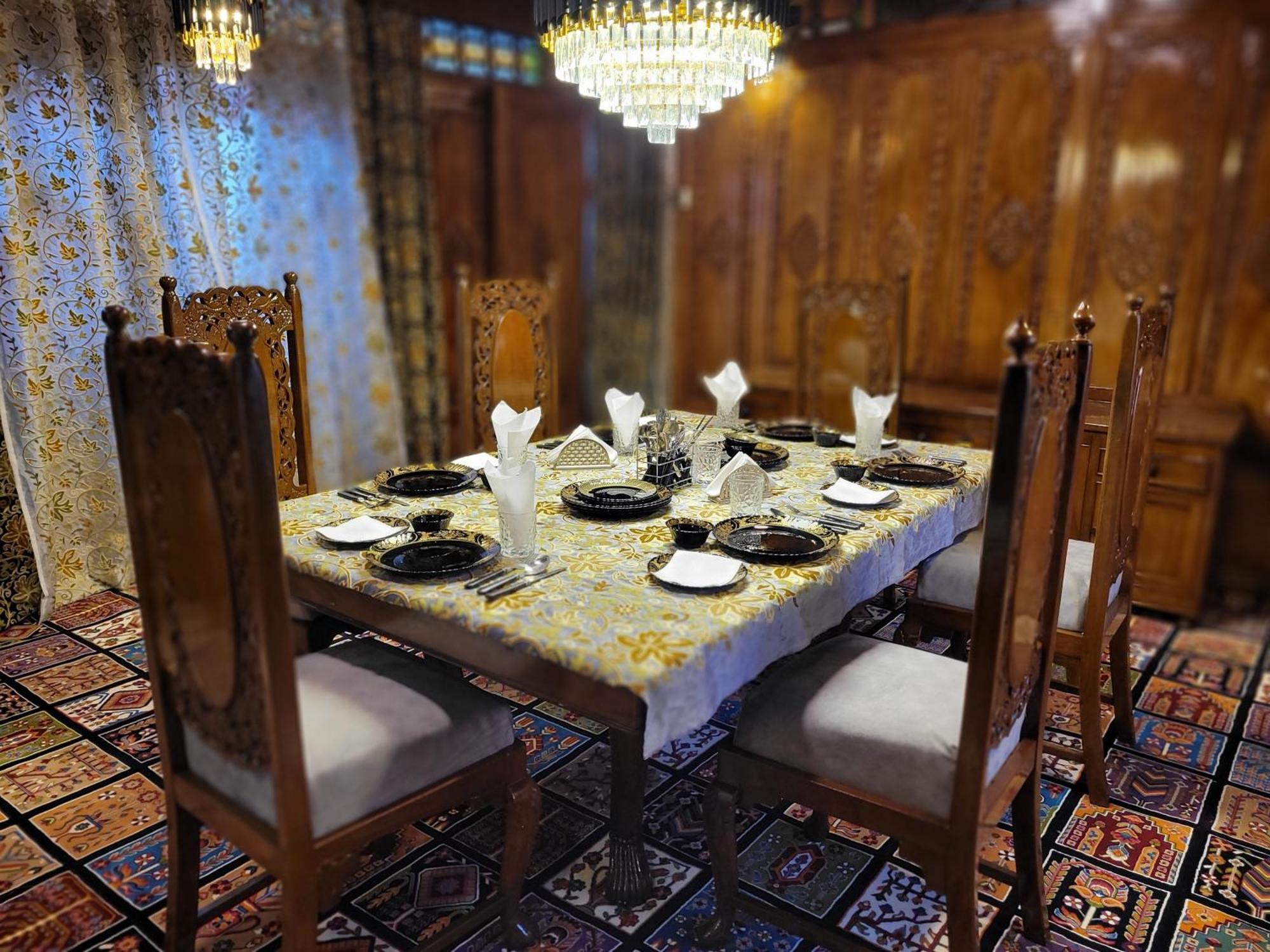 Aziz Palace Group Of Houseboats Srīnagar エクステリア 写真