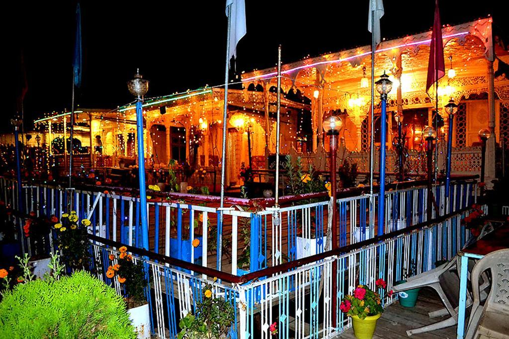 Aziz Palace Group Of Houseboats Srīnagar エクステリア 写真