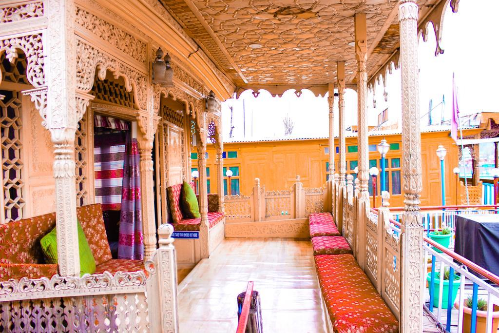 Aziz Palace Group Of Houseboats Srīnagar エクステリア 写真