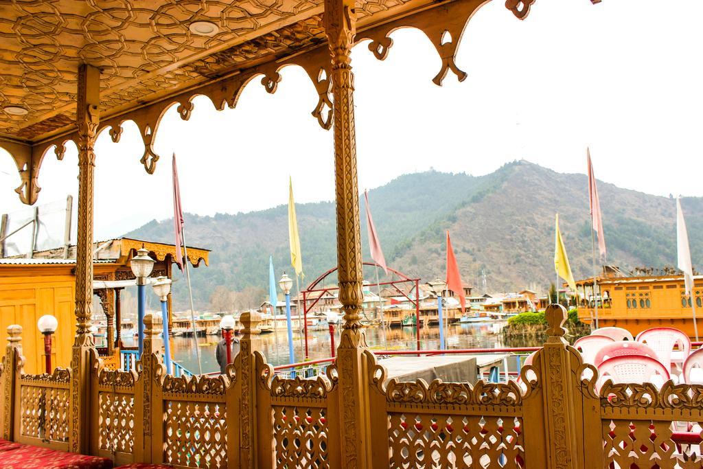 Aziz Palace Group Of Houseboats Srīnagar エクステリア 写真
