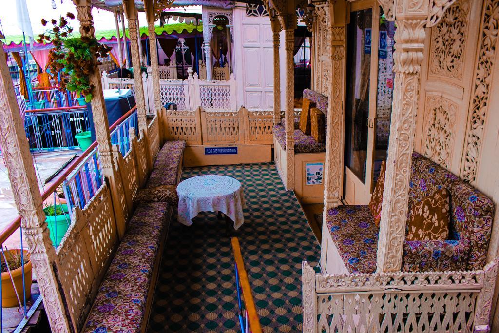 Aziz Palace Group Of Houseboats Srīnagar エクステリア 写真
