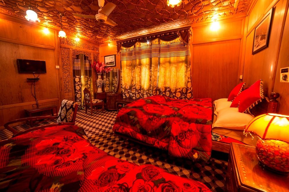 Aziz Palace Group Of Houseboats Srīnagar エクステリア 写真