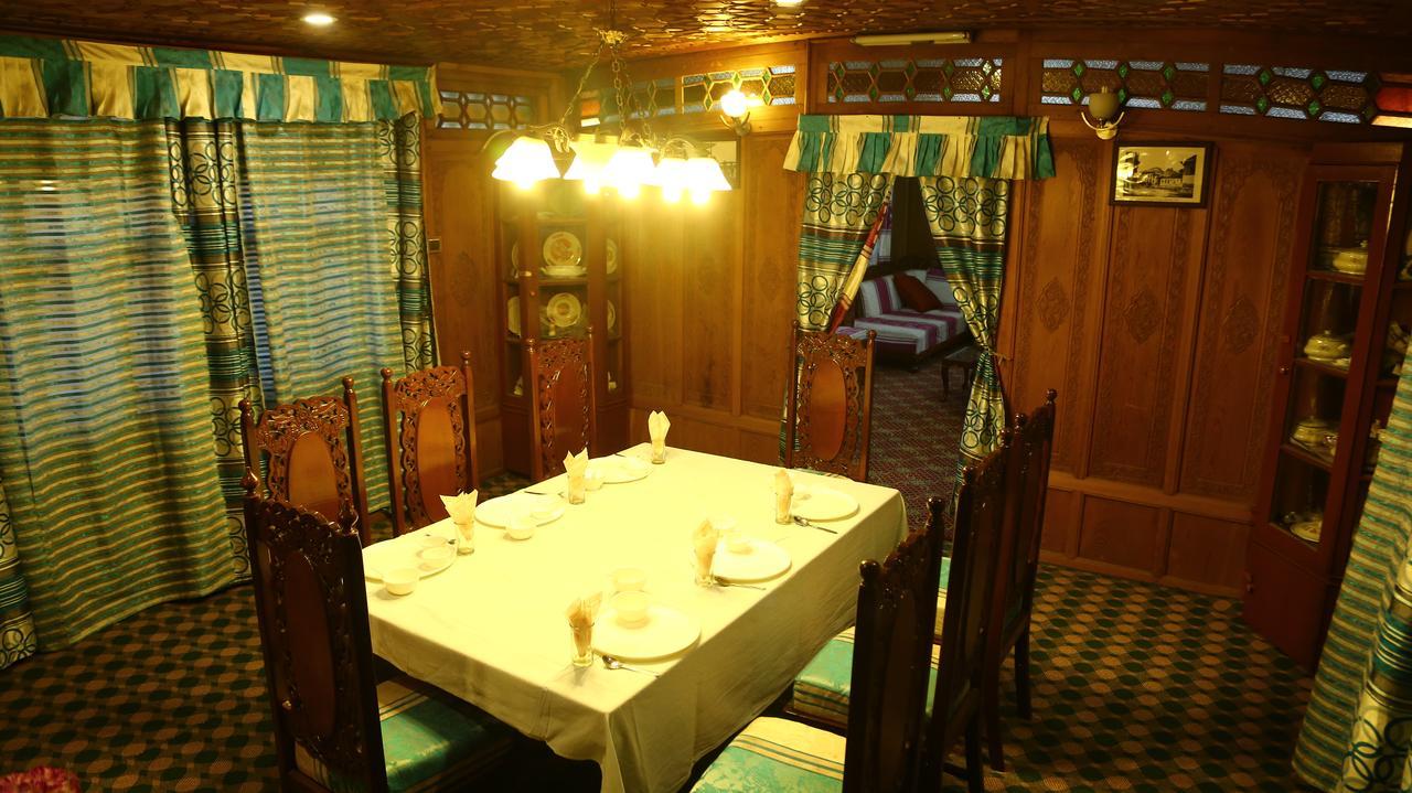 Aziz Palace Group Of Houseboats Srīnagar エクステリア 写真